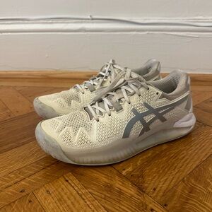 AISCS GEL-Resolution 8 Tennis Shoes - White/Pure Silver, 7US